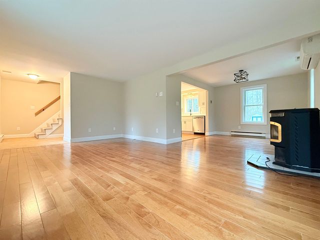 14 Moharimet Drive, Madbury, NH 03823