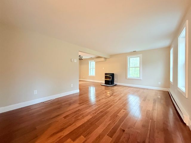14 Moharimet Drive, Madbury, NH 03823