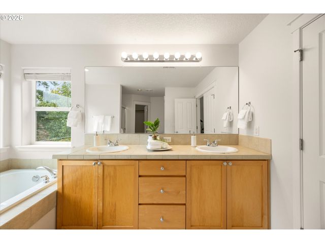 859 Ne RETFORD Ave, Hillsboro, OR 97124