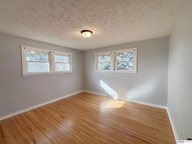 501 N 74th Street, Omaha, NE 68114