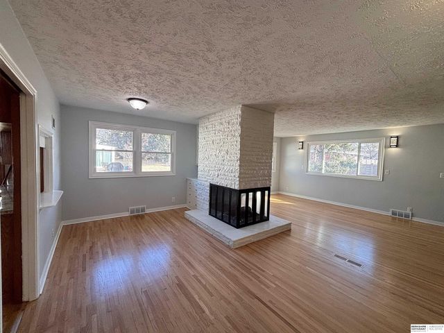 501 N 74th Street, Omaha, NE 68114