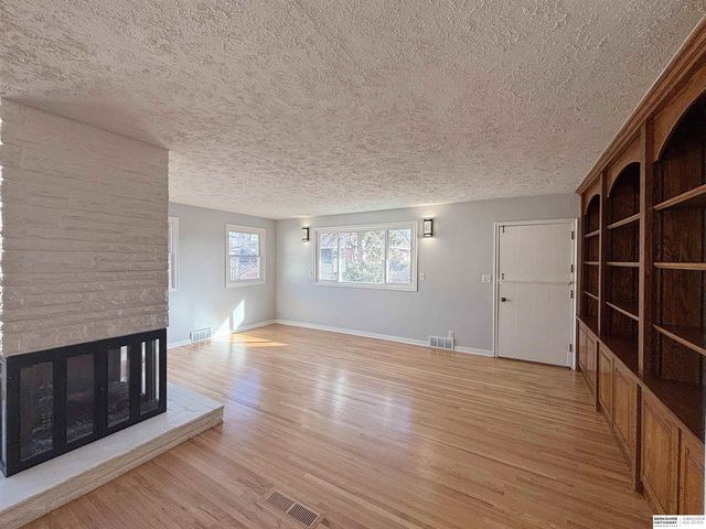 501 N 74th Street, Omaha, NE 68114