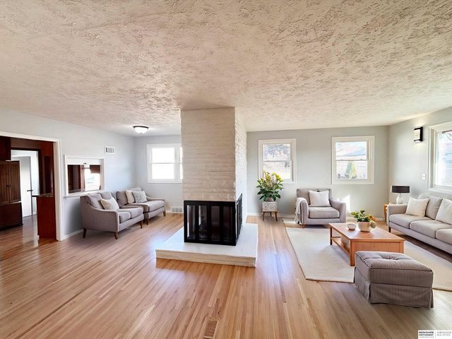 501 N 74th Street, Omaha, NE 68114