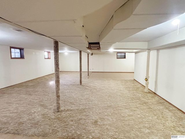 501 N 74th Street, Omaha, NE 68114