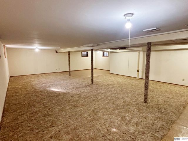 501 N 74th Street, Omaha, NE 68114