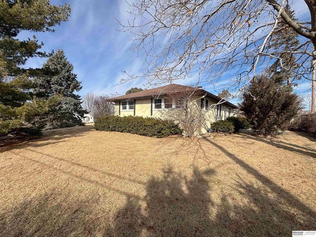 501 N 74th Street, Omaha, NE 68114
