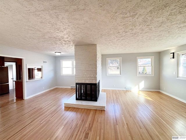 501 N 74th Street, Omaha, NE 68114