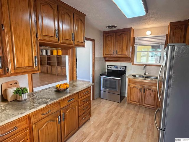 501 N 74th Street, Omaha, NE 68114