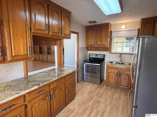 501 N 74th Street, Omaha, NE 68114