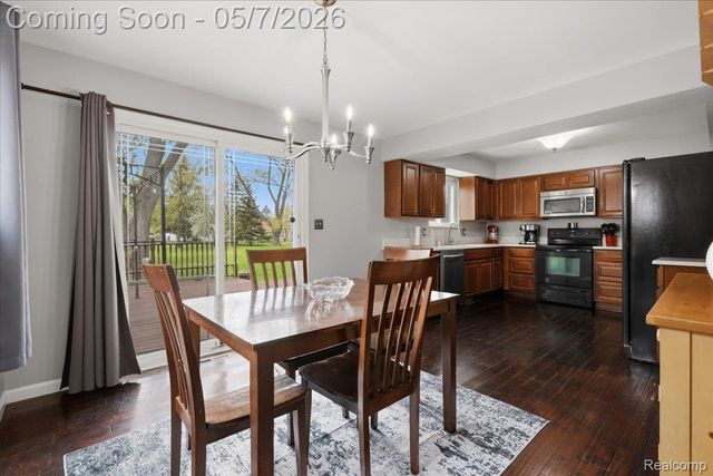 2735 N Williams Lake Road, Waterford Charter Township, MI 48329
