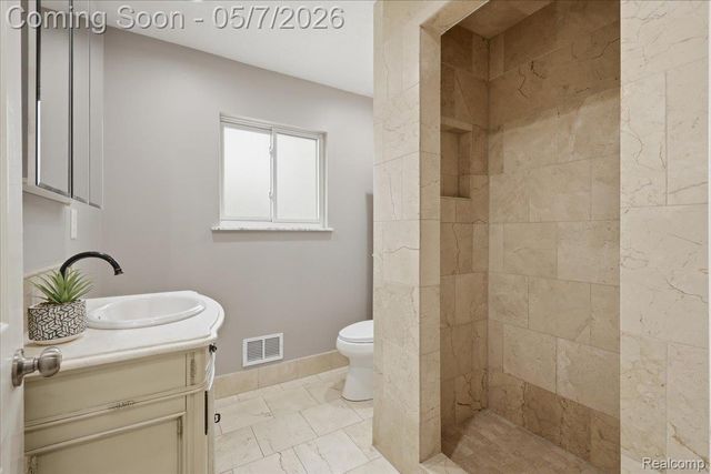 2735 N Williams Lake Road, Waterford Charter Township, MI 48329