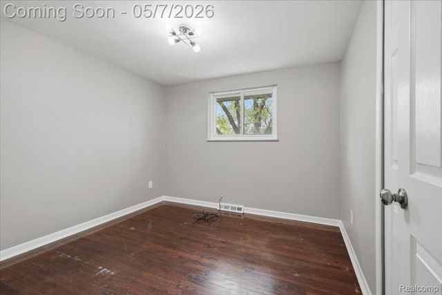 2735 N Williams Lake Road, Waterford Charter Township, MI 48329