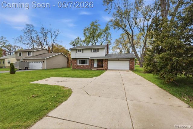 2735 N Williams Lake Road, Waterford Charter Township, MI 48329