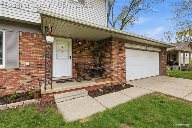 2735 N Williams Lake Road, Waterford Charter Township, MI 48329