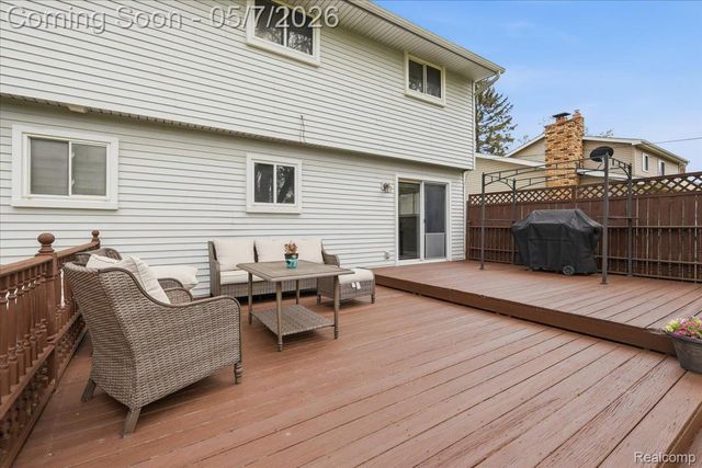 2735 N Williams Lake Road, Waterford Charter Township, MI 48329