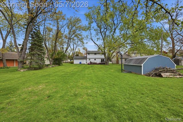 2735 N Williams Lake Road, Waterford Charter Township, MI 48329
