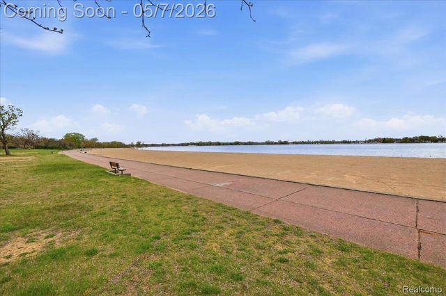 2735 N Williams Lake Road, Waterford Charter Township, MI 48329