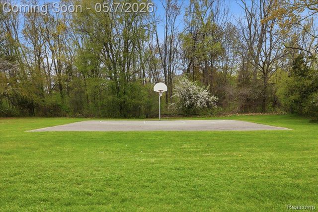 2735 N Williams Lake Road, Waterford Charter Township, MI 48329