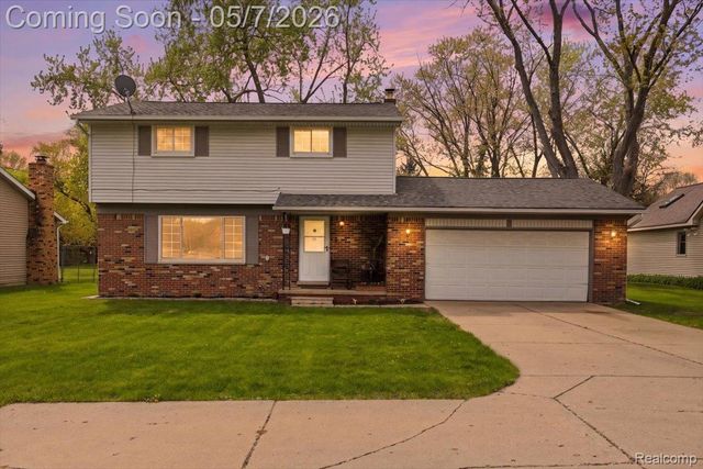 2735 N Williams Lake Road, Waterford Charter Township, MI 48329