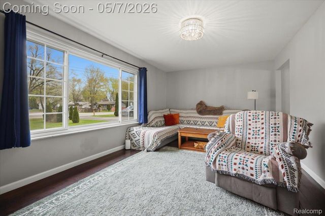 2735 N Williams Lake Road, Waterford Charter Township, MI 48329