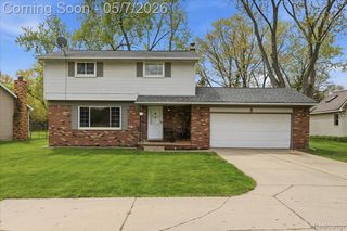 2735 N Williams Lake Road, Waterford Charter Township, MI 48329