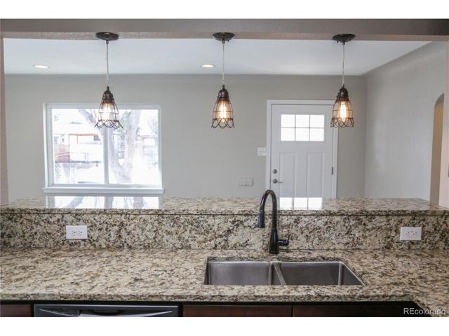 3290 Magnolia St, Denver, CO 80207