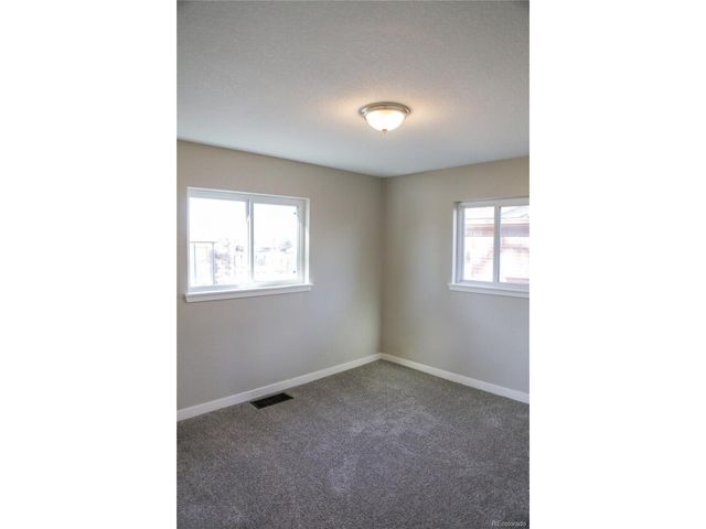 3290 Magnolia St, Denver, CO 80207