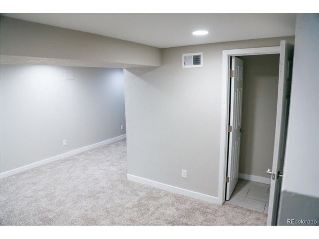 3290 Magnolia St, Denver, CO 80207