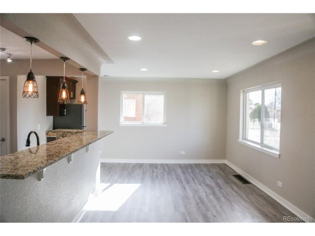 3290 Magnolia St, Denver, CO 80207