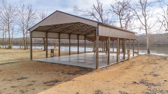 209 Hardin Bottom River Rd, Clifton, TN 38425