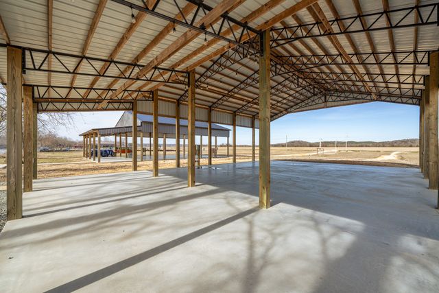 209 Hardin Bottom River Rd, Clifton, TN 38425