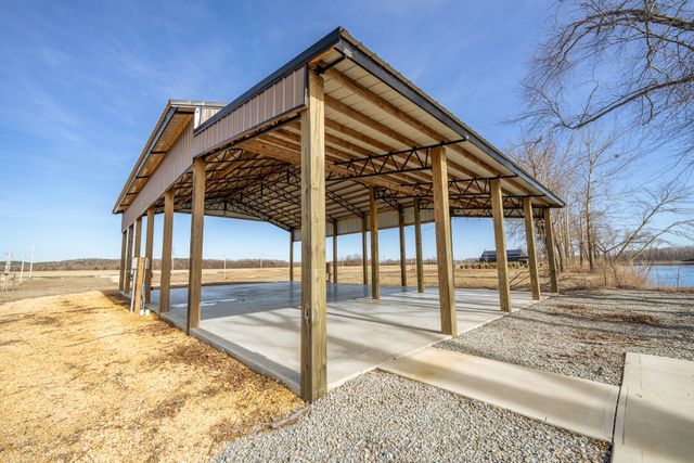 209 Hardin Bottom River Rd, Clifton, TN 38425