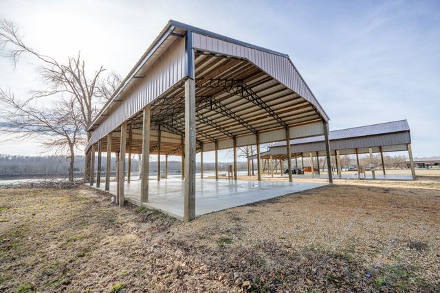 209 Hardin Bottom River Rd, Clifton, TN 38425