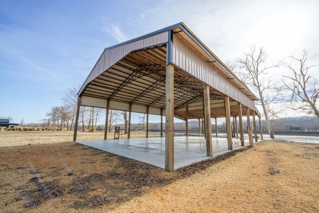 209 Hardin Bottom River Rd, Clifton, TN 38425