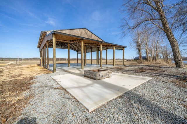 209 Hardin Bottom River Rd, Clifton, TN 38425