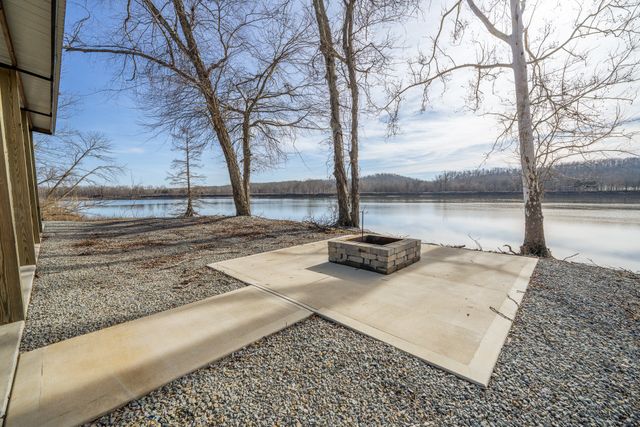 209 Hardin Bottom River Rd, Clifton, TN 38425