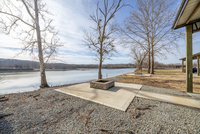 209 Hardin Bottom River Rd, Clifton, TN 38425