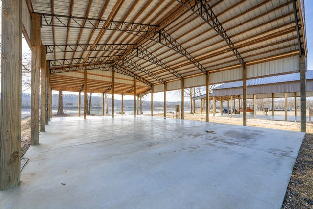 209 Hardin Bottom River Rd, Clifton, TN 38425