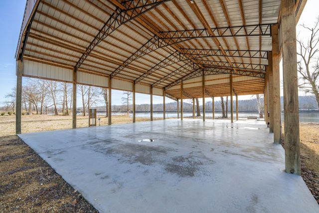 209 Hardin Bottom River Rd, Clifton, TN 38425