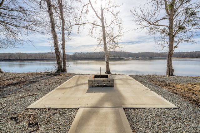 209 Hardin Bottom River Rd, Clifton, TN 38425