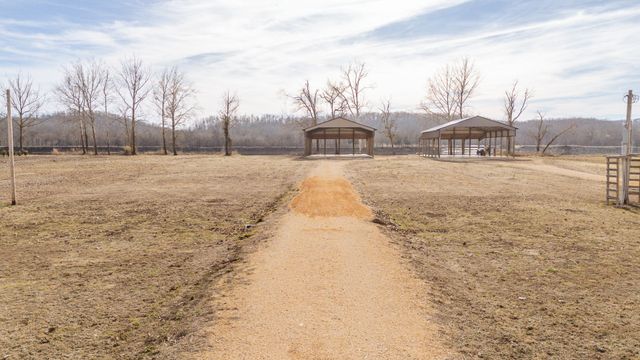 209 Hardin Bottom River Rd, Clifton, TN 38425