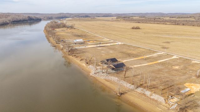 209 Hardin Bottom River Rd, Clifton, TN 38425