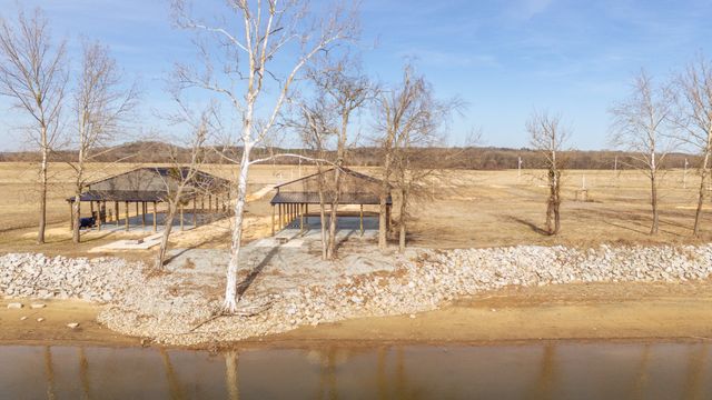 209 Hardin Bottom River Rd, Clifton, TN 38425