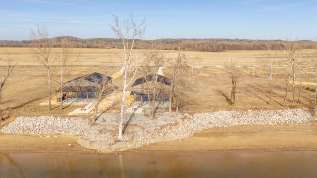 209 Hardin Bottom River Rd, Clifton, TN 38425