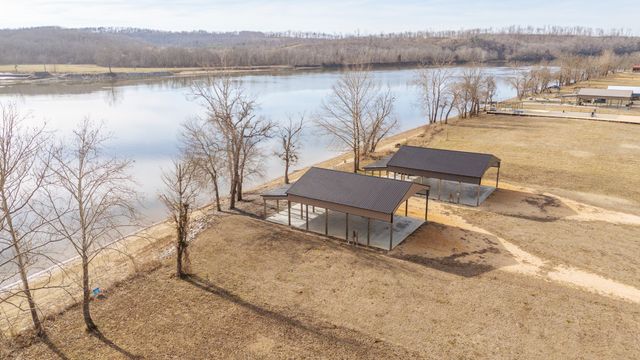 209 Hardin Bottom River Rd, Clifton, TN 38425