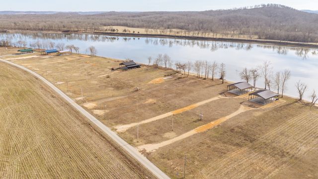 209 Hardin Bottom River Rd, Clifton, TN 38425