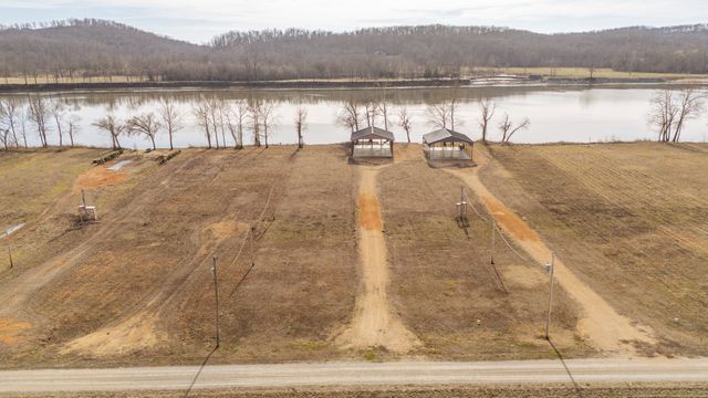 209 Hardin Bottom River Rd, Clifton, TN 38425