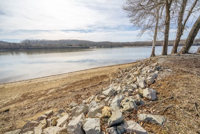 209 Hardin Bottom River Rd, Clifton, TN 38425