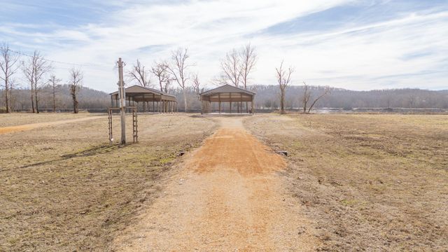 209 Hardin Bottom River Rd, Clifton, TN 38425