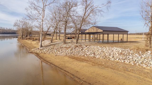 209 Hardin Bottom River Rd, Clifton, TN 38425